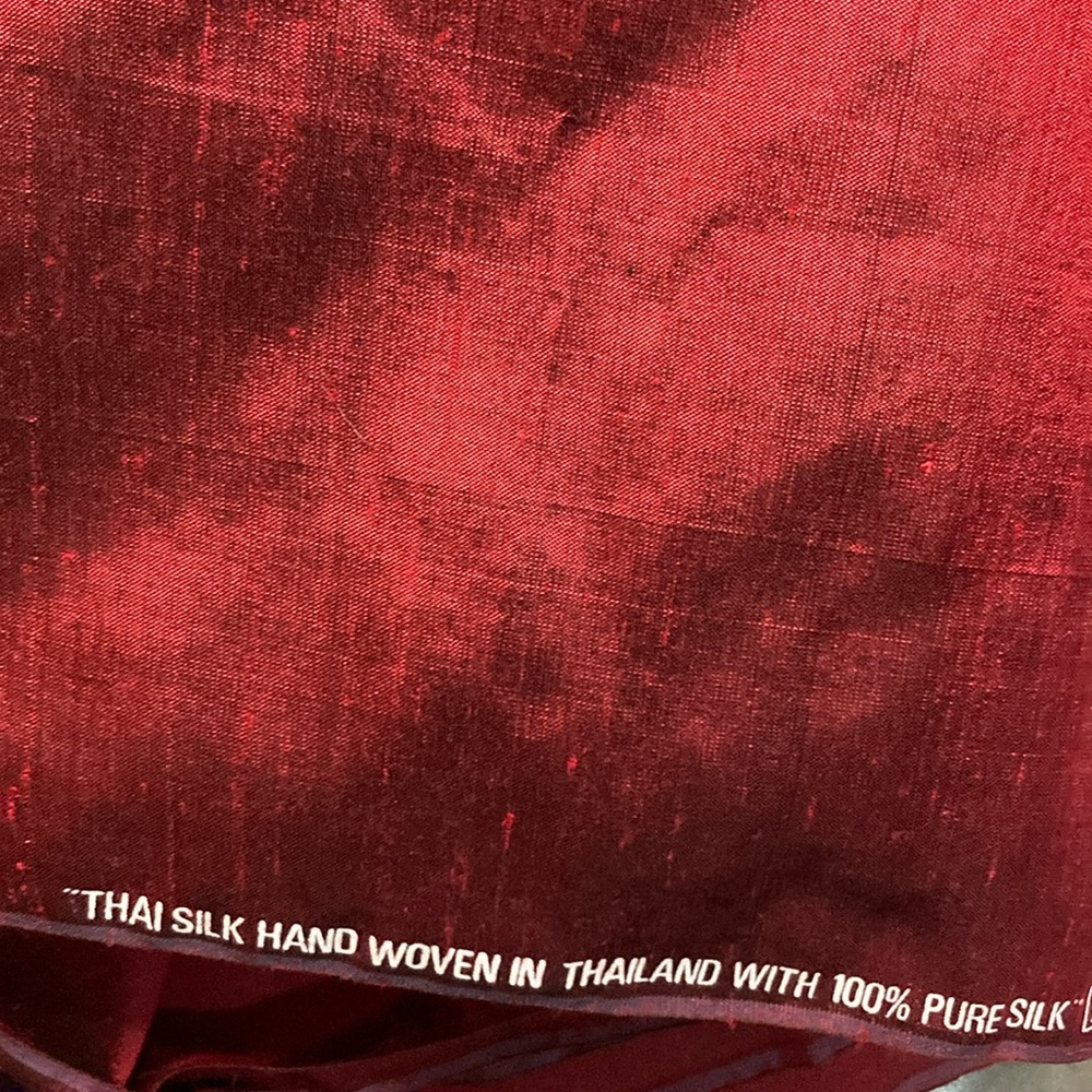Gorgeous Thai silk hand woven in Thailand. 100% pure shantung silk  39 x 104 410